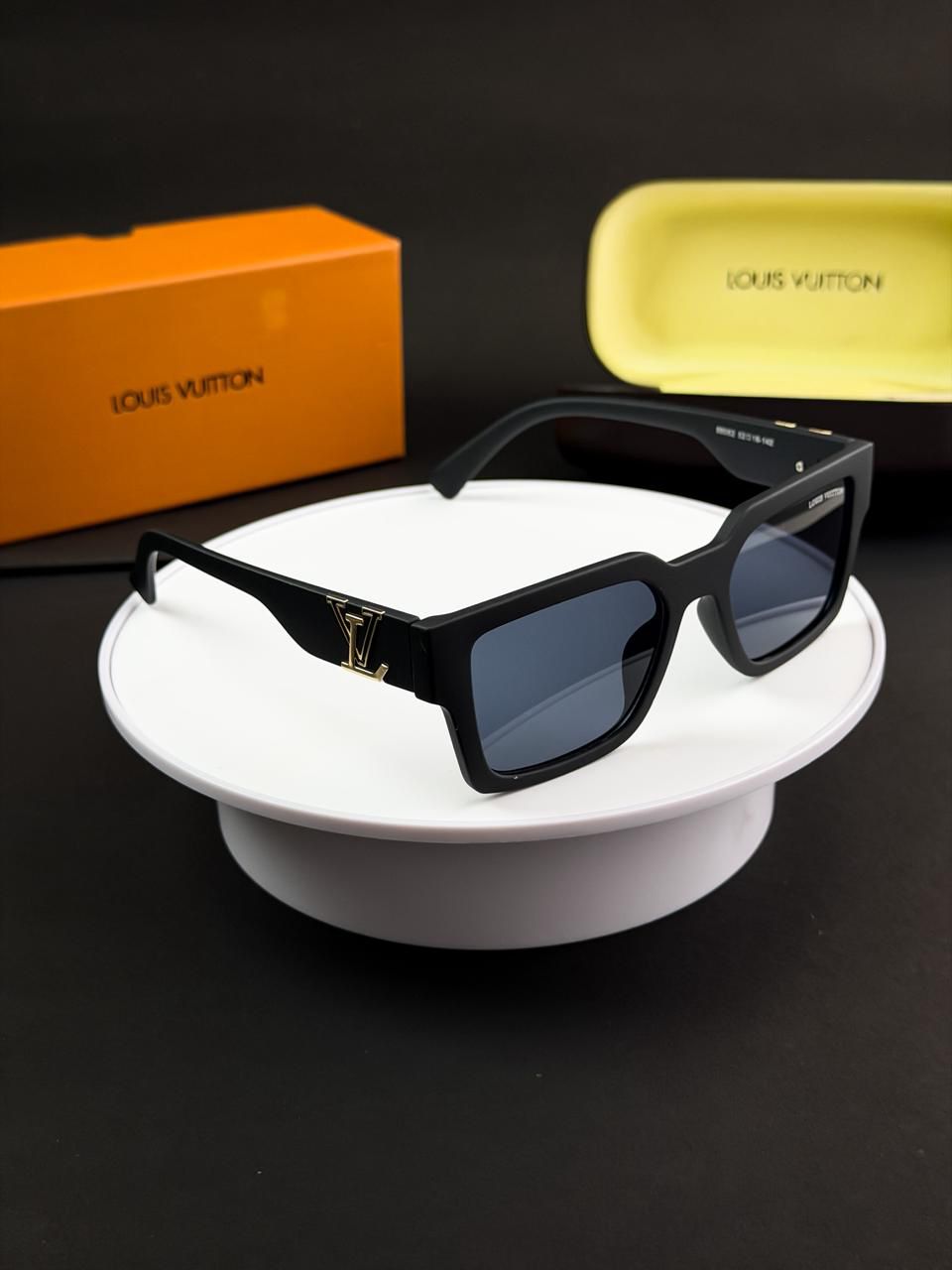LOUI  BLACK 8082