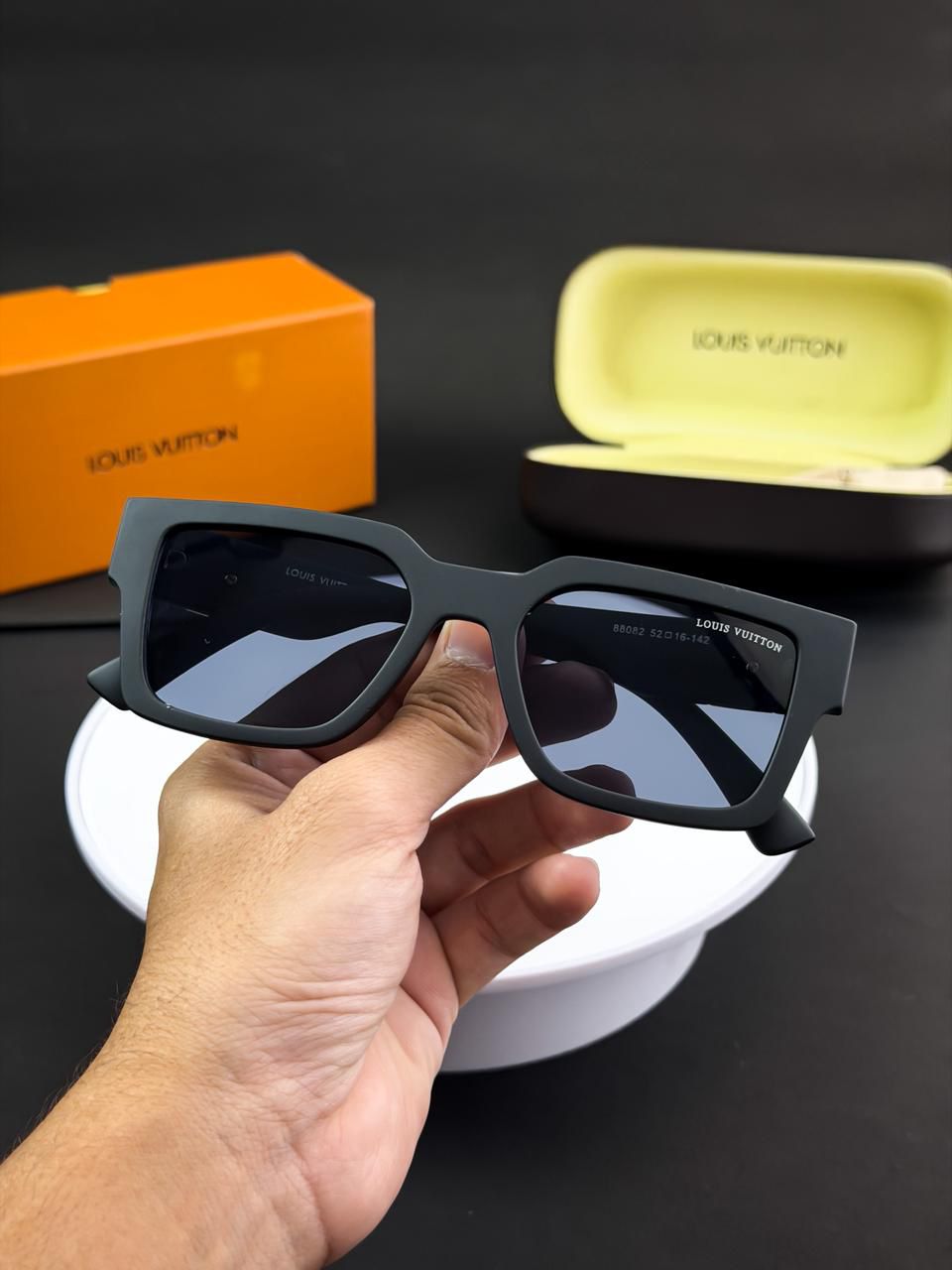 LOUI  BLACK 8082