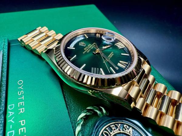 RoLe_X Day Date Roman Number Dial Golden Green